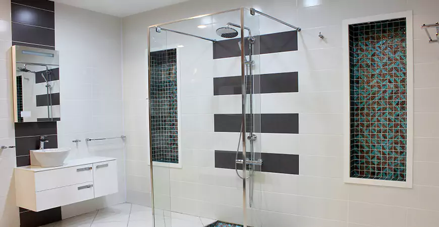 Modern Standing Shower Remodel in Moscow